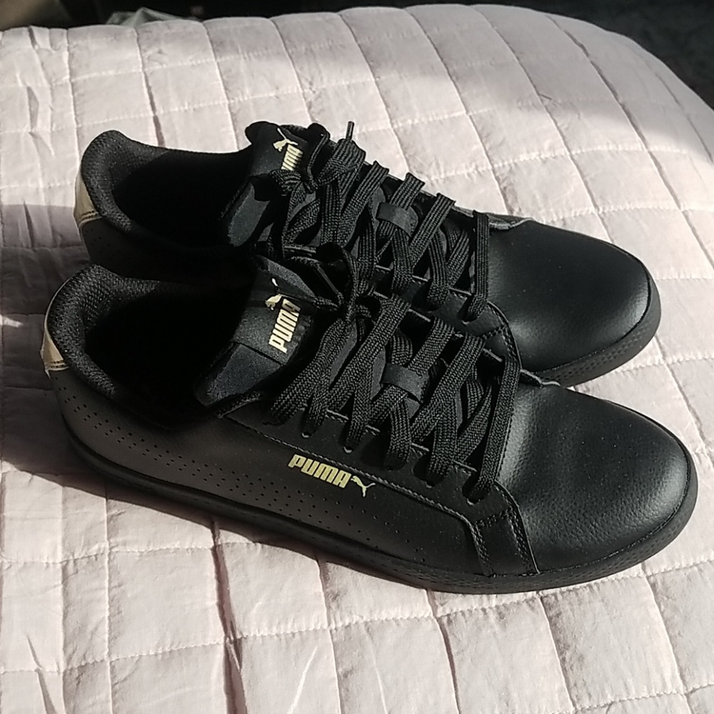 Puma tennis shoes